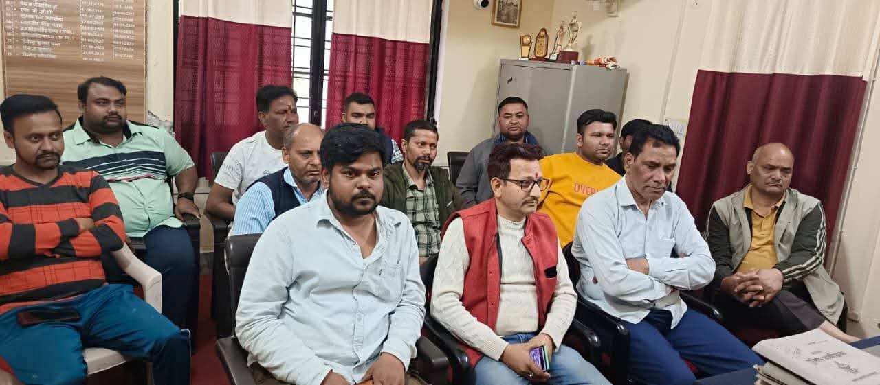 थराली पुलिस ने ज्वेलर्स के साथ की महत्वपूर्ण गोष्ठी ।