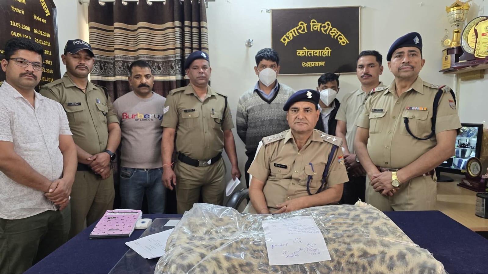 रुद्रप्रयाग में पुलिस द्वारा बाघ की खाल के साथ गिरफ्तार किए गए आरोपी